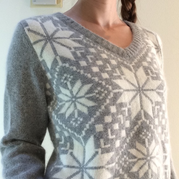 Angora Soft Snowflake Winter V-Neck Sweater - Picture 2 of 8